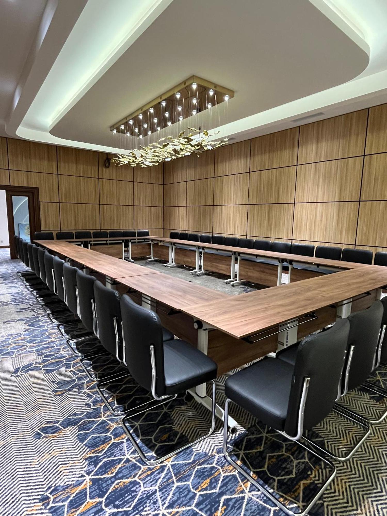Frankfort Expo Hotel Tasken Kültér fotó